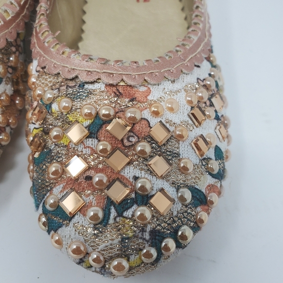 Jewel, Pearls Girls Wedge w/Floral print - Picture 2 of 5